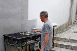 ポルトガルの街中での焼き魚
